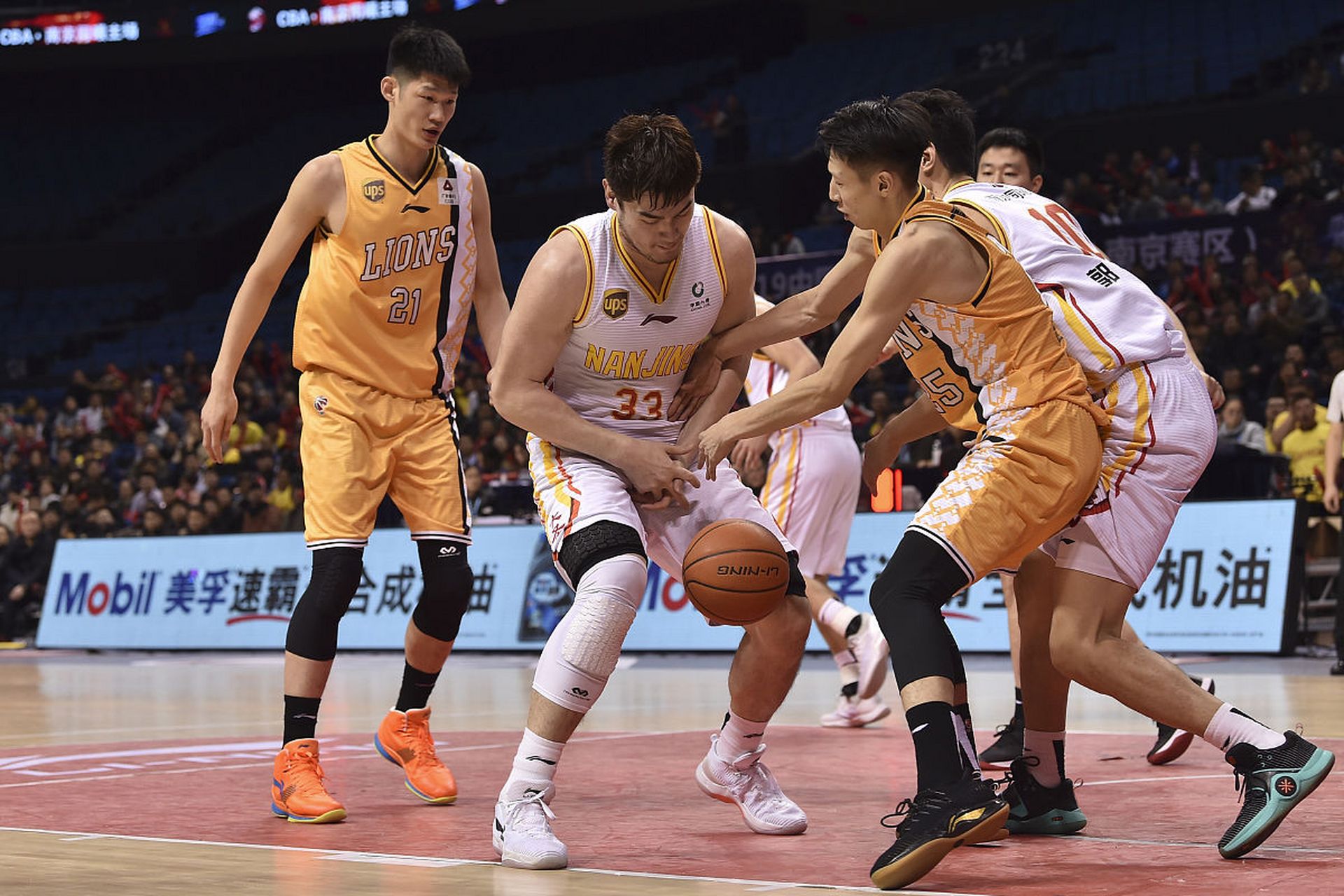 CBA常规赛国际比赛日走向成谜，里昂绝杀压哨，更衣室稳定，训练强度明显提升的简单介绍