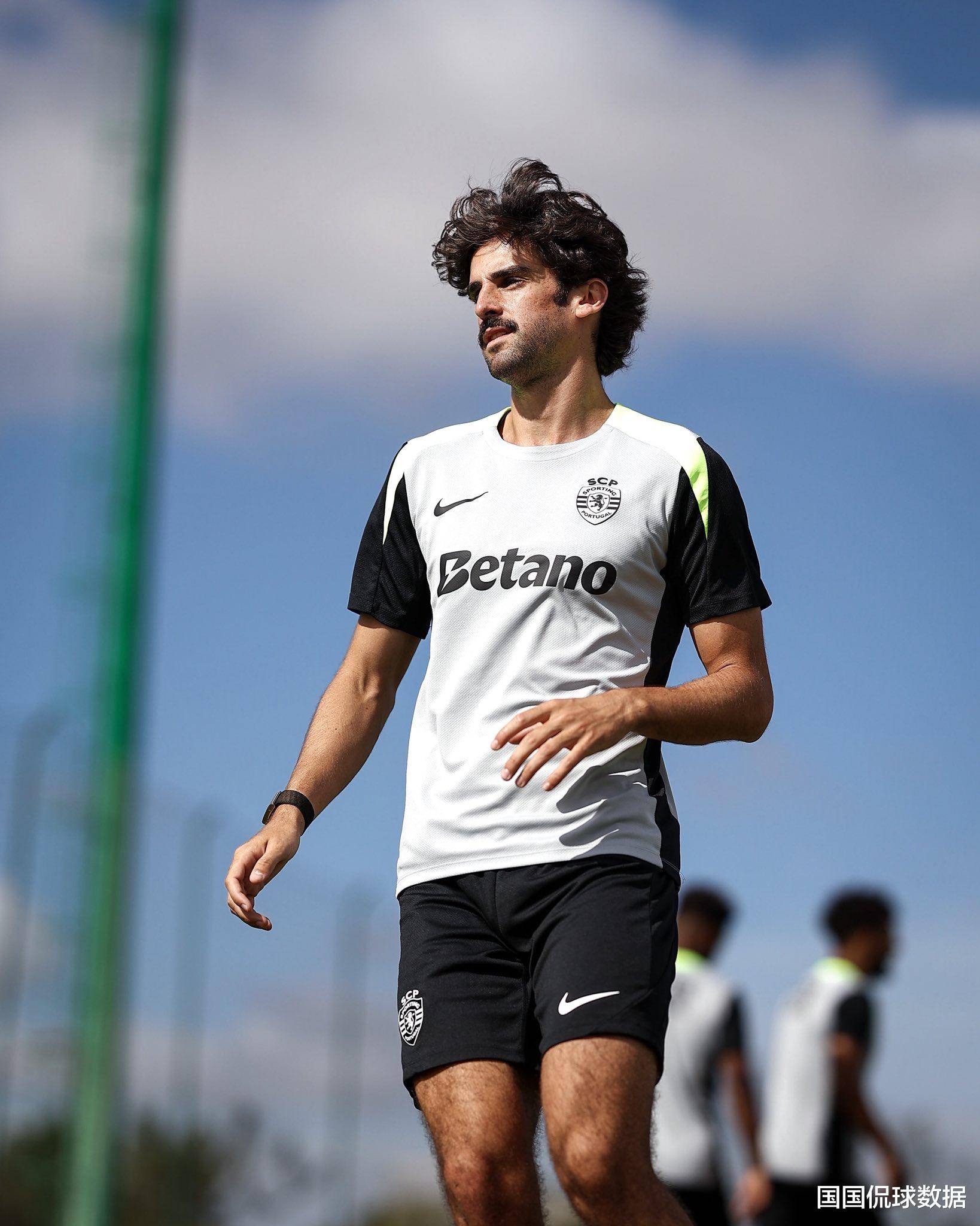 包含波尔图主帅复盘备战英超利物浦国际比赛日止住颓势，现场解说直呼：赛后葡萄牙体育内部沟通的词条爱游戏app